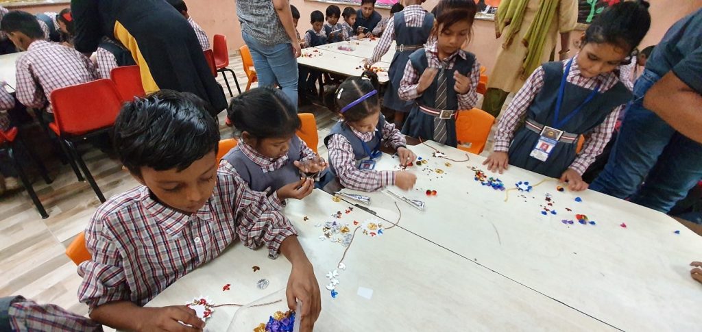 avanta team csr activity rakhi making