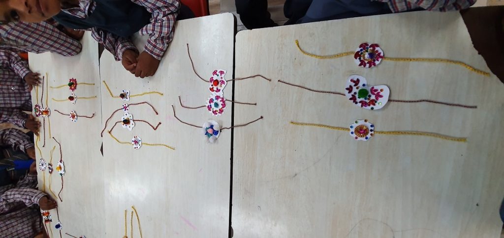 avanta team csr activity rakhi making