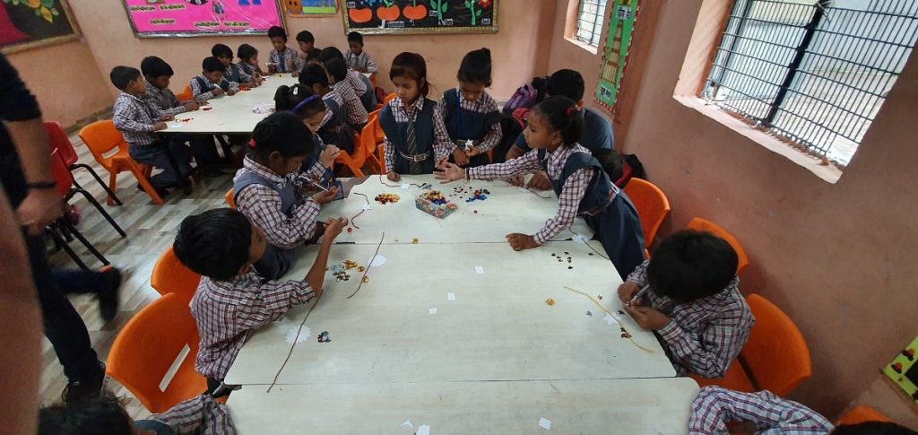 avanta team csr activity rakhi making