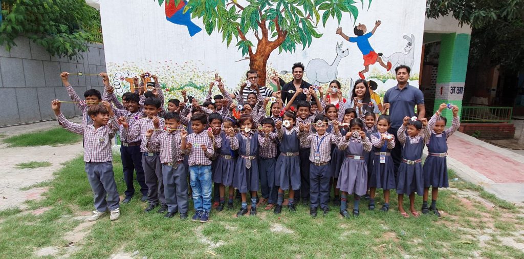 avanta team csr activity rakhi making