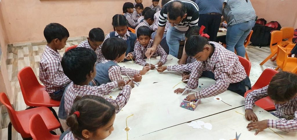 avanta team csr activity rakhi making