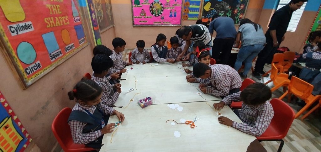 avanta team csr activity rakhi making