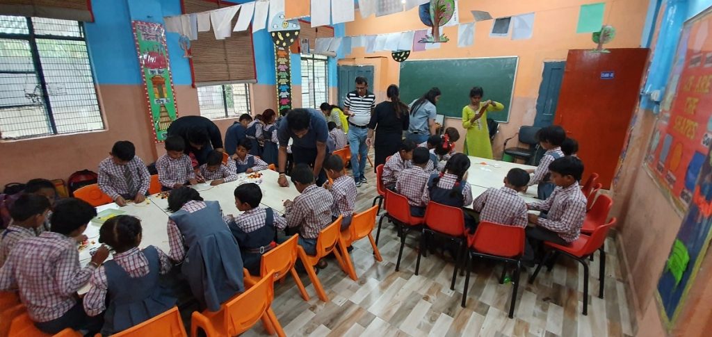 avanta team csr activity rakhi making