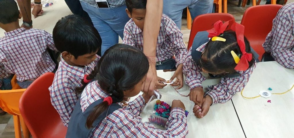 avanta team csr activity rakhi making