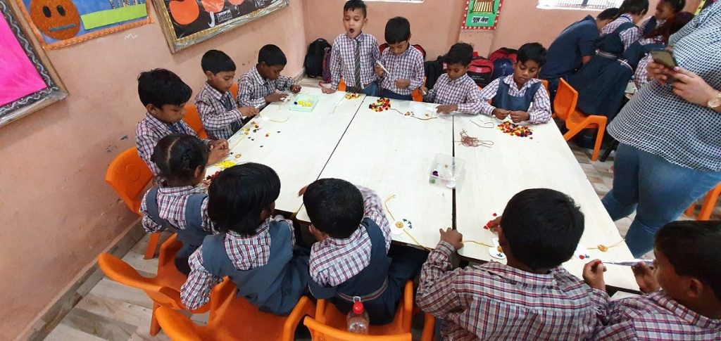 avanta team csr activity rakhi making