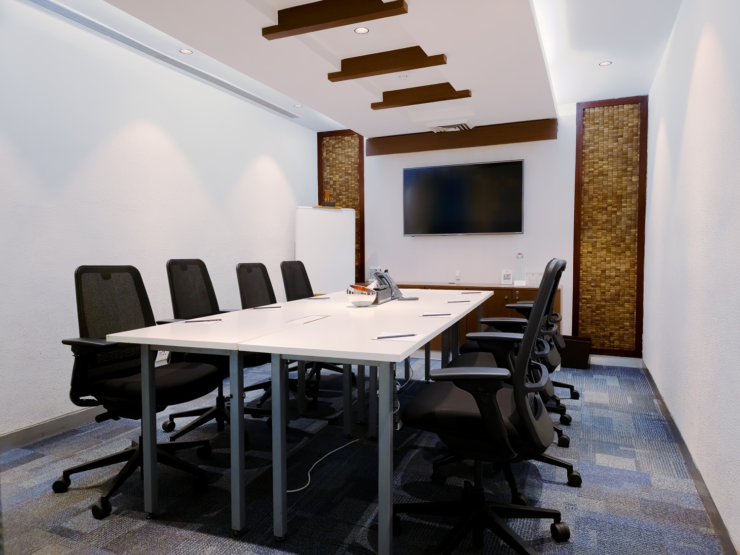 How to find coworking spaces with meeting rooms?