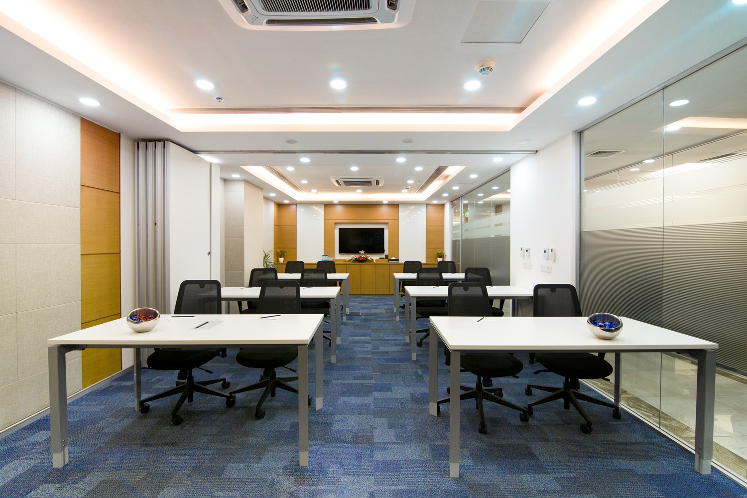 Meeting Room vs Conference Room: Which Is Best for Your Business?