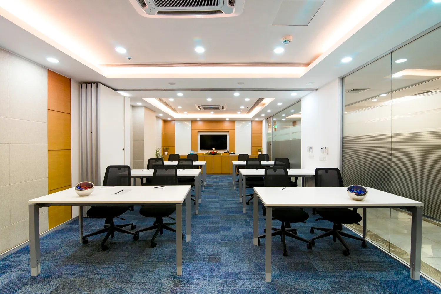 Meeting Room vs Conference Room: Which Is Best for Your Business?